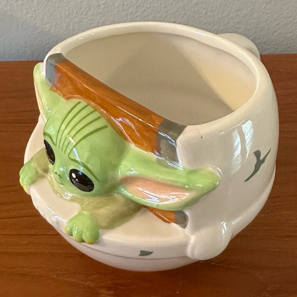 Star Wars Mandalorian - the Child Baby Yoda Grogu - 20 oz Sculpted Mug - Picture 2 of 8